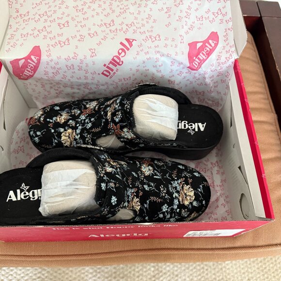 Alegria velvet floral clogs-size 10 - Picture 3 of 5